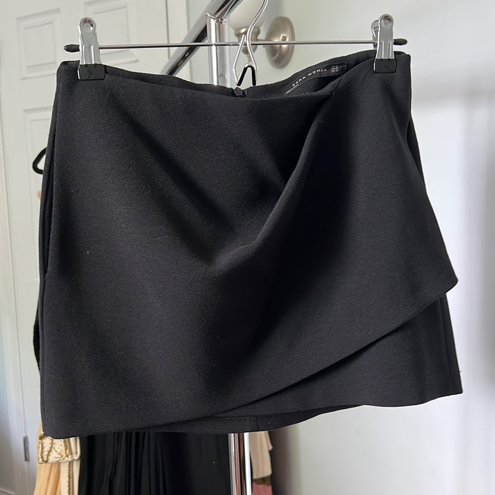 ZARA black mini skirt